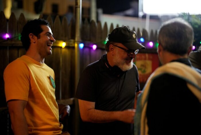 Vinícius de Oliveira e José Eduardo Belmonte nos bastidores de ‘Quase Deserto’, filmado em Detroit (Foto: Divulgação)