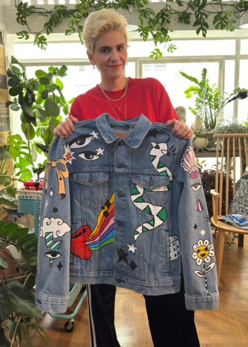 Crunchyroll e Levi's convidam artistas plásticas para customizar jaquetas com inspiração na cultura pop dos animes