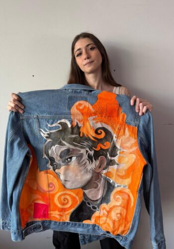 Crunchyroll e Levi's convidaram Luna Buschinelli para customizar jaquetas a partir da estética do anime
