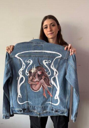 Crunchyroll e Levi's convidaram Luna Buschinelli para customizar jaquetas a partir da estética do anime