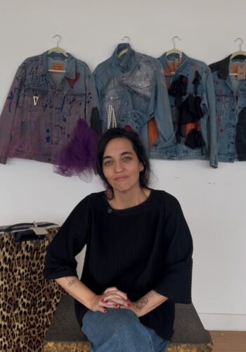 Crunchyroll e Levi's convidaram Rita Wainer para customizar jaquetas a partir da estética do anime