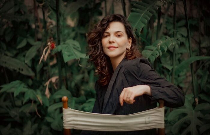 “Quero seguir contando histórias que me movam, seja como atriz, diretora, roteirista ou produtora” (Foto: Milena Seta)