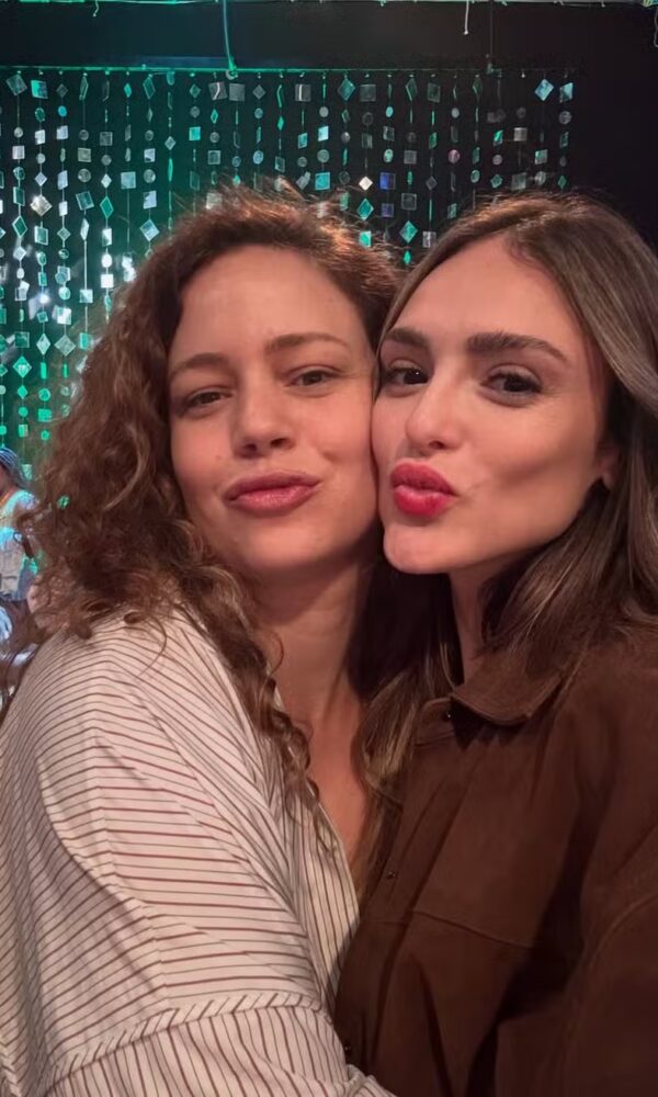 Leandra Leal e Isabelle Drummond são mãe e filha, unidas pela vilania, em 'Coração Acelerado' (Foto: Reprodução/Instagram)