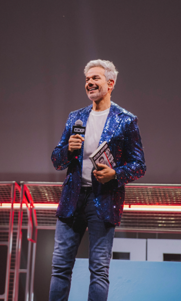 “O palco me alimenta, a TV é sagrada pra mim". Otaviano Costa transforma 35 anos de comunicação em método e propósito (Foto: Divulgação)