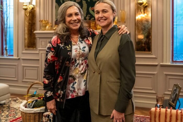 Kelzy Ecard contracena com Arlete Salles em 'Três Graças' (Foto: Divulgação/Globo)