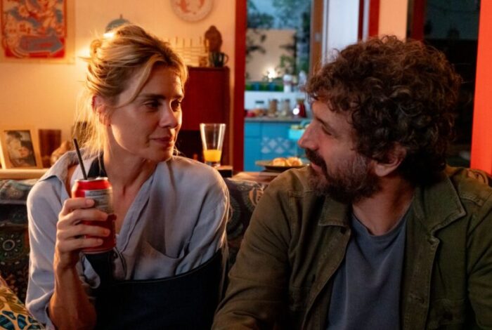 Caco Ciocler e Carolina Dieckmmann em '(Des)controle' (Foto: Divulgação)