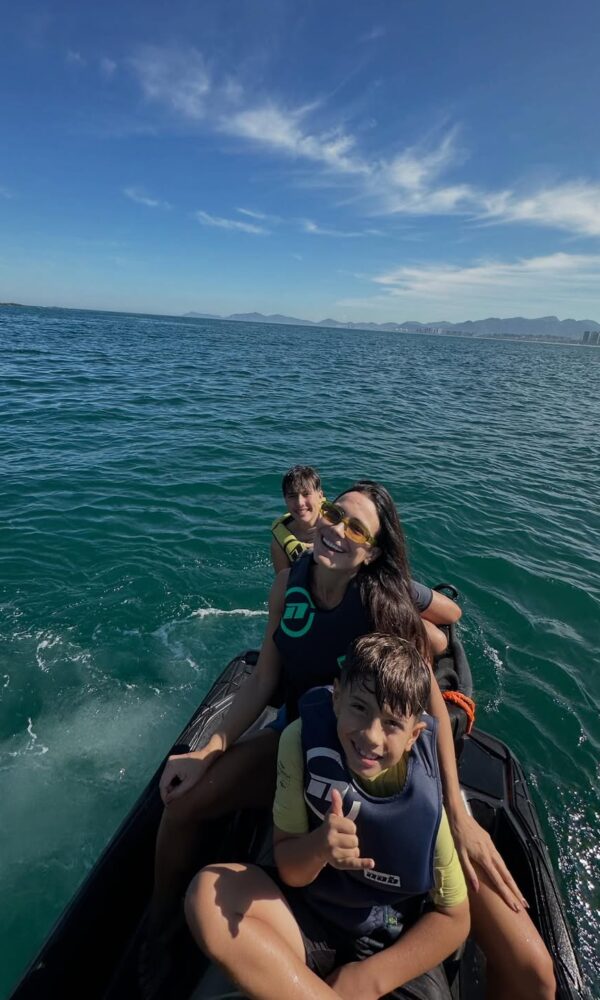 Juliana Knust com os filhos Mateus e Artur (Foto: Reprodução/Instagram)