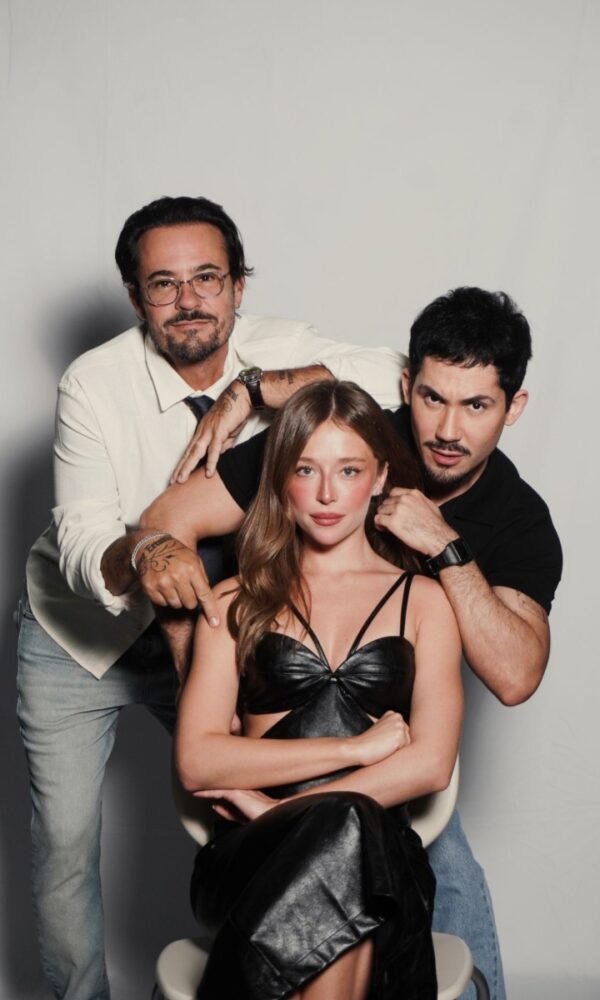 Paulo Vilhena, Duda Reis e Vittor Fernando dividem o palco em espetáculo (Foto: Jofí Herrera)