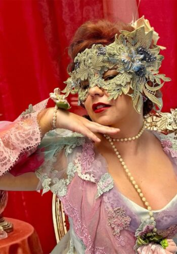 Catharina Caiado é a surpreendente Carminha em 'Dona Beja' (Foto: Divulgação)