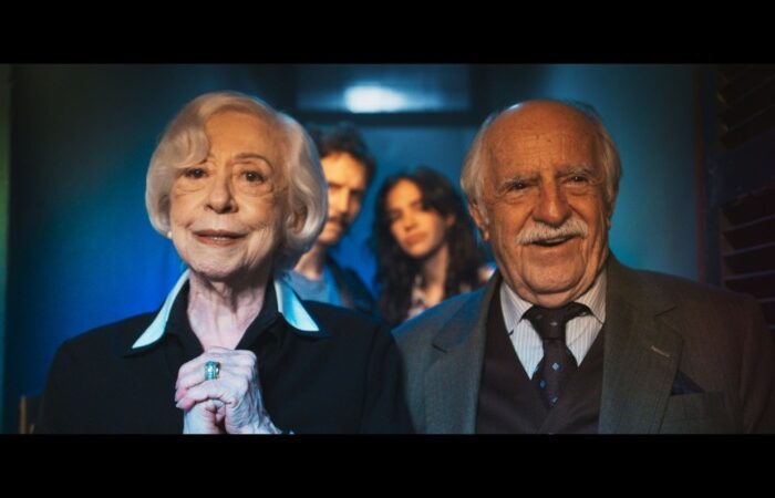 Ary Fontoura em cena com Fernanda Montenegro, Vladimir Brichta e Bruna Marquezine (ao fundo) em 'Velhos Bandidos': diferentes gerações no crime em comédia policial (Foto: Divulgação)
