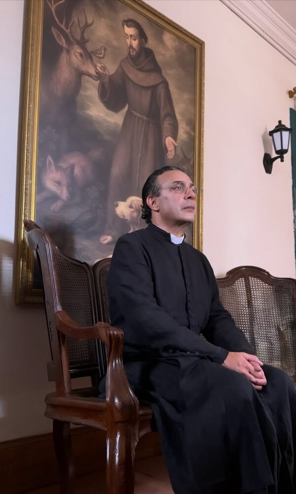 Marcelo Médici como padre Viriato em 'A Nobreza do Amor' (Foto: Divulgação/Globo)