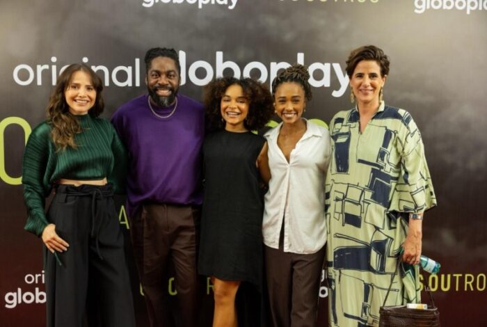 Letícia Colin, Lazaro Ramos, Gi Fernandes, Kenia Barbara e Mariana lima lançam a terceira temporada de 'Os Outros' (Foto: Divulgação/Globo)