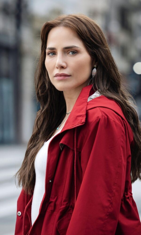 Letícia Colin como Adriana, protagonista de 'Quem Ama Cuida': força para recomeçar (Foto: Divulgação/Globo)