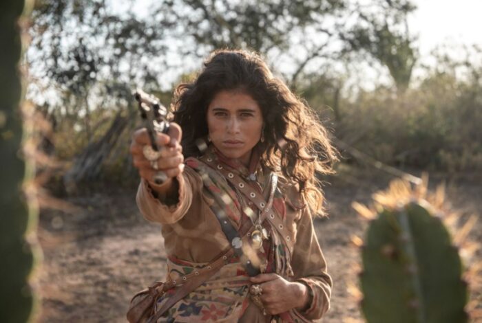 Isadora Cruz na pele da destemida Rosa em 'Guerreiros do Sol' (Foto: Divulgação/Globo)