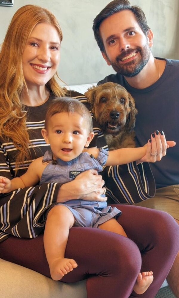 Dani Calabresa, o marido Richard Neuman, o filho Bernardo e o cachorro Pingo (Foto: Reprodução/instagram)