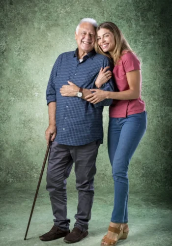 Antonio Fagundes e Grazi Massafera em 'Bom Sucesso' (Foto: Divulgação/Globo)