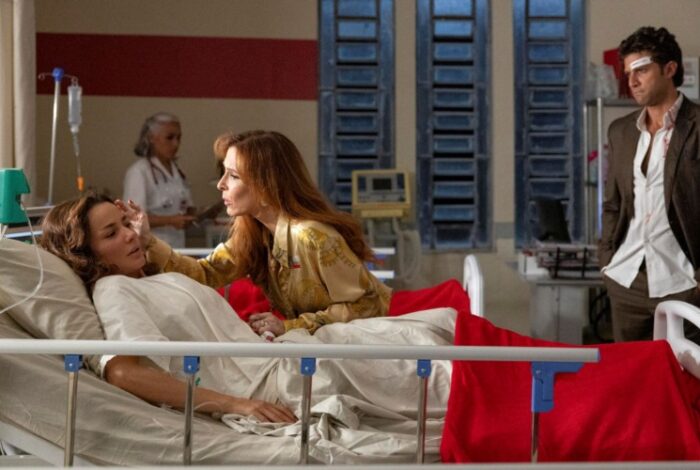 Fernanda Marques, Deborah Evelyn e Chay Suede em cena da descoberta da falsa gravidez de Bruna em 'Quem Ama Cuida' (Foto: Divulgação Globo/Manoella Mello)