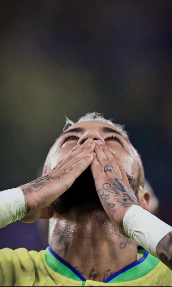 É a quarta Copa de Neymar e provavelmente a última. Sobre isso, o jogador postou: "Obrigado meu DEUS … obrigado por me fazer viver isso mais uma vez" (Foto: Reprodução/Instagram)