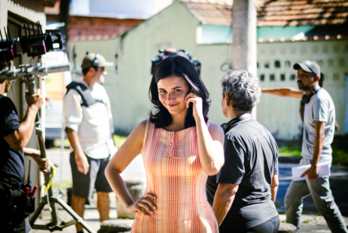 Talita Younan caracterizada como Monica, esposa de Zeca Pagodinho na cinebiografia do sambista (Foto: Arthur Goulart)