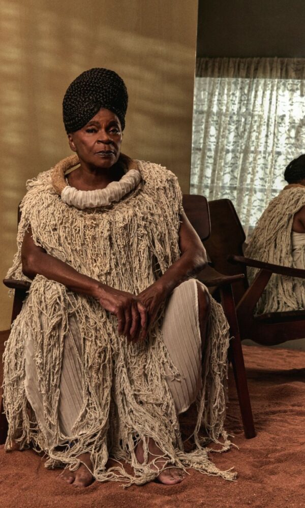 "Desejo que a arte continue combatendo o etarismo. Existe uma ideia de que a vida acaba após uma certa idade, quando, na verdade, ela apenas ganha novas camadas" (Foto: Bia Prexl)