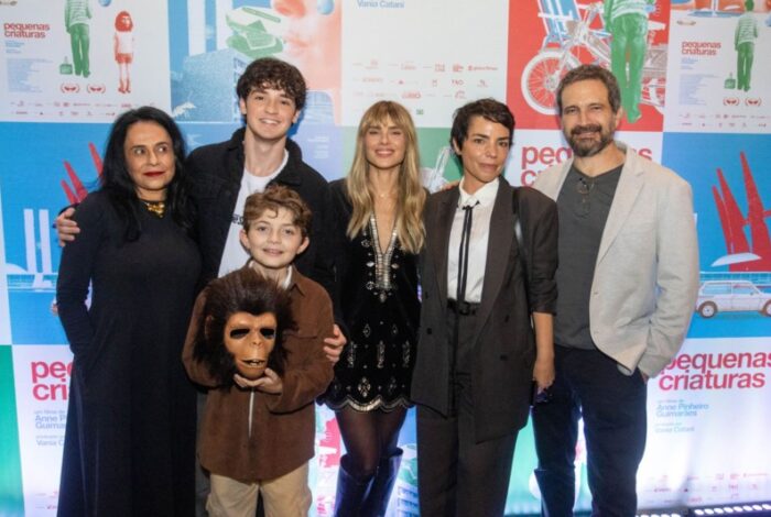 Carolina Dieckmmann, Caco Ciocler, Anne Pinheiro Guimarães, Vania Catani, Théo Medon e Lorenzo Mello (Foto: Divulgação)
